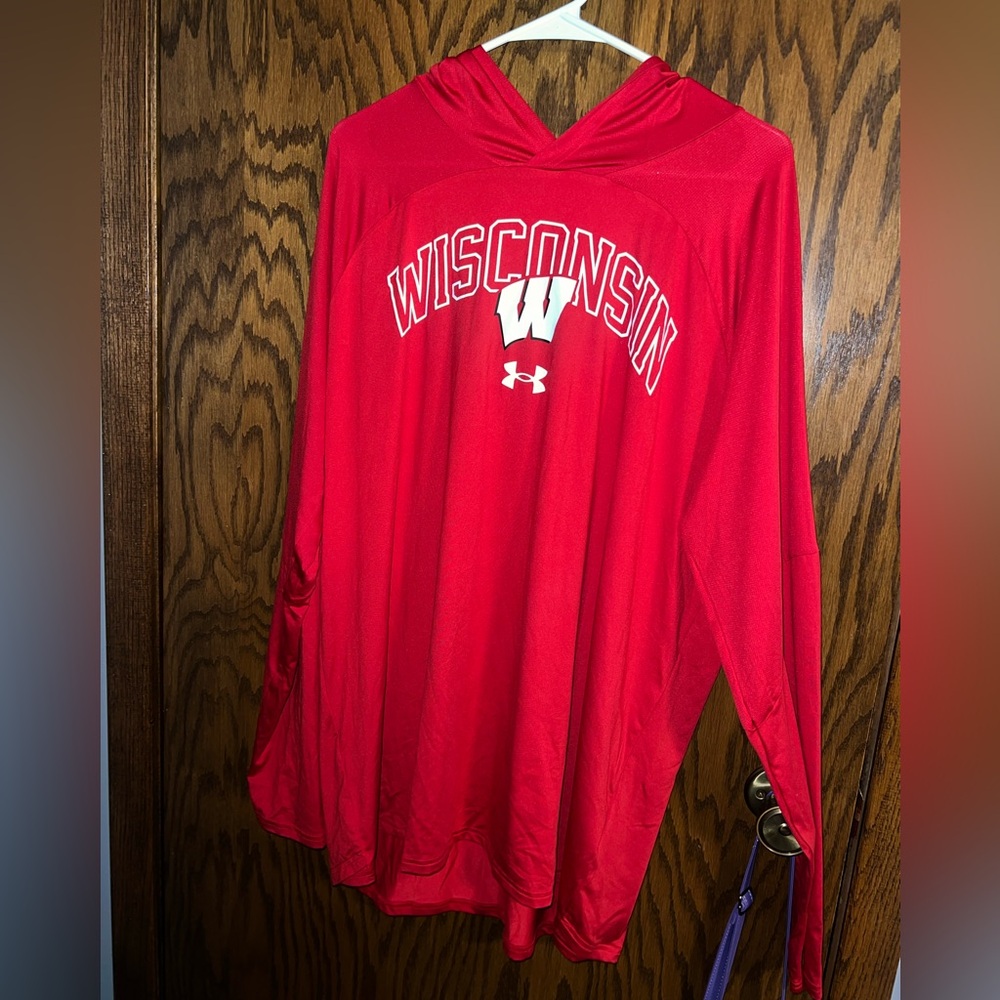 Under Armour Wisconsin Badgers lightweight hoodie